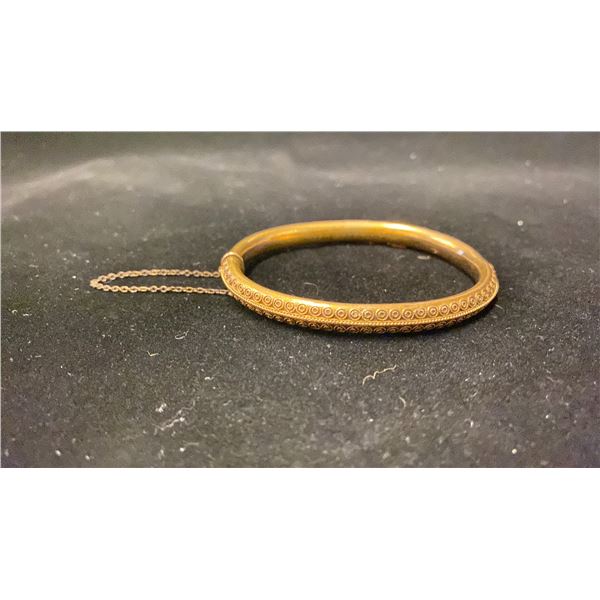 APPROX 15K HINGED BRACELET (10.4G)