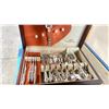 Image 1 : 1847 ROGERS BROS. HERITAGE SILVER PLATED CUTLERY SET WITH CASE