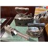 Image 2 : 3 Vintage Cast Metal Clothes Irons
