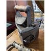 Image 3 : 2 Vintage Cast Metal Irons