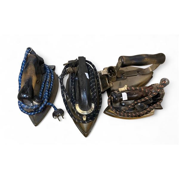 4 Pc - Vintage collection of irons