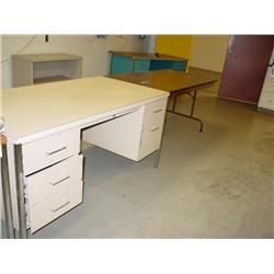 TABLE, 2 DESK, FOLDING TABLE, BOOKSHELF & MISC (5X)