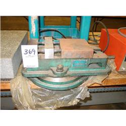 ANGLE LOCK ROTARY VISE