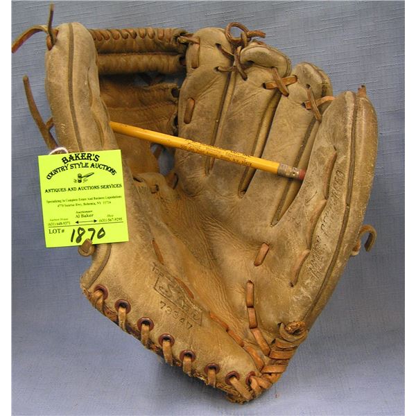 Vintage Leather Bobbie Shantz baseball glove