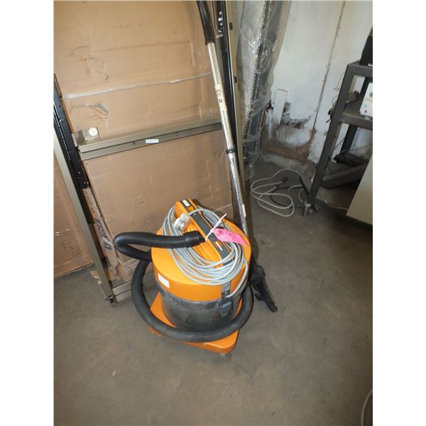 Commercial Vacuum w/ wand