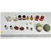 Image 1 : (8) Set of Salt and Pepper plus (2) Pig Figures