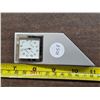Image 1 : Small Cardinal Quartz Desk Clock