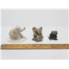 Image 2 : Collection of three hand-carved figurines (elephants & stones)