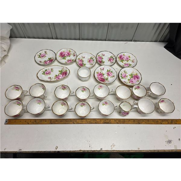 Royal Albert "American Beauty" - 29 pieces