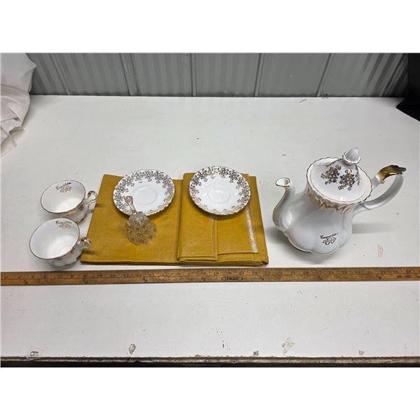 Royal Abert "50th Anniversary" - 5 pieces and table clothe