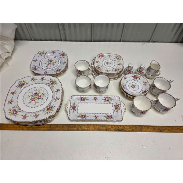 Royal Albert - 5 Piece Place Settings - "Petit Point" - 35 pieces