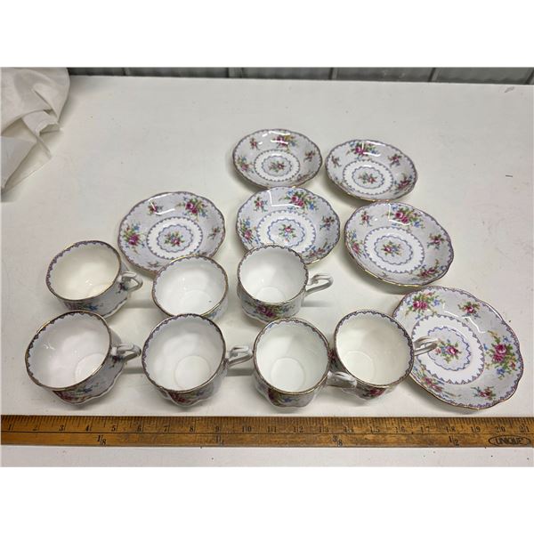 Royal Albert "Petit Point" - 13 pieces