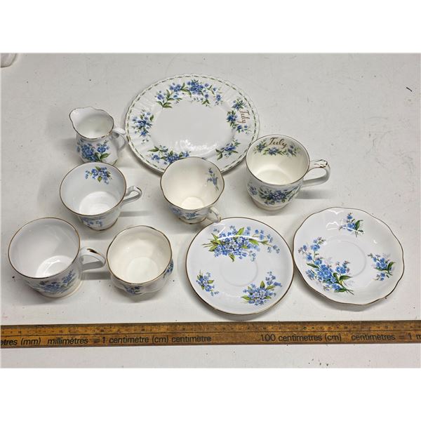 Royal Albert "July - Forget Me Not" - 7 pieces + 2 Windsor "Forget Me Not" Pattern