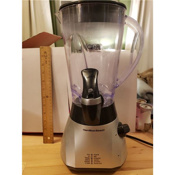 Hamilton beach blender with spout- never used