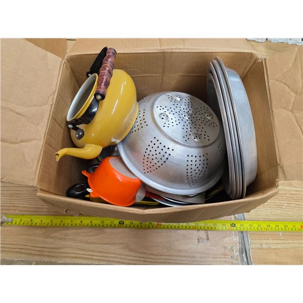 Lot of kitchenware