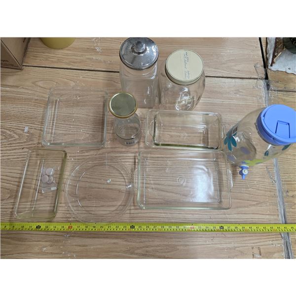 Lot of glass kitchenware items