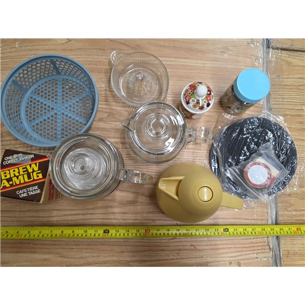 Lot of kitchenware