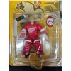 Image 2 : (2) Vintage Starting line up 1998 Edition Factory Sealed Hockey Figures (Chris Osgood, Steve Yzerman