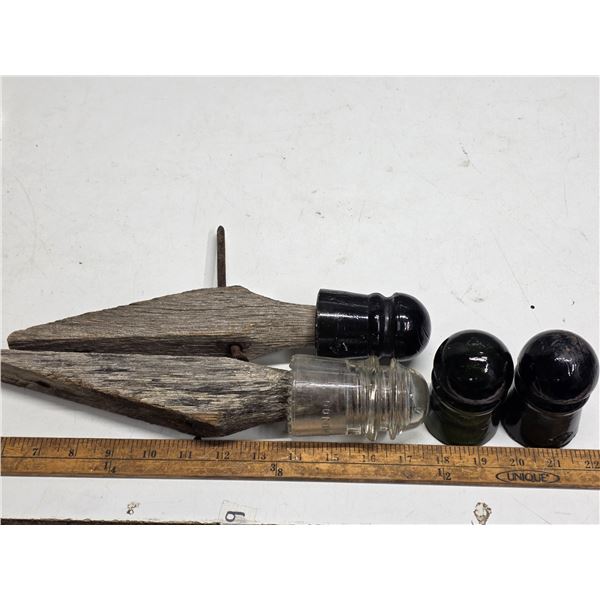 4 insulators- black, green, clear