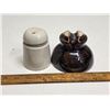 Image 1 : 2 ceramic insulators