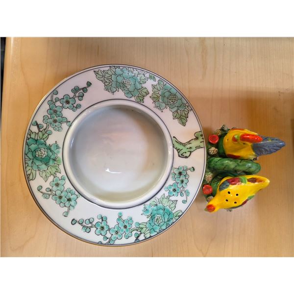 Ashtray and chicken salt and pepper shakers