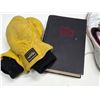 Image 2 : Book, shoes and gloves