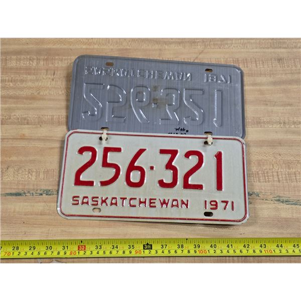 Pair of 1971 Saskatchewan license plates