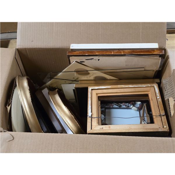 Lot of picture frames and glass