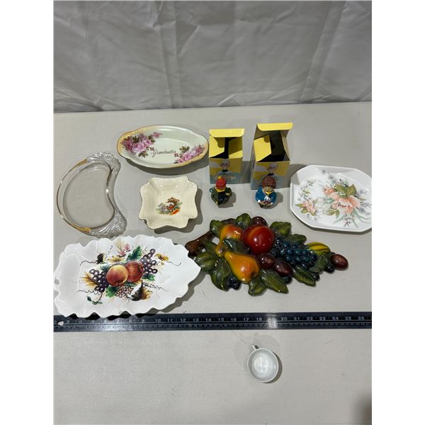 Assorted vintage plates & ornaments