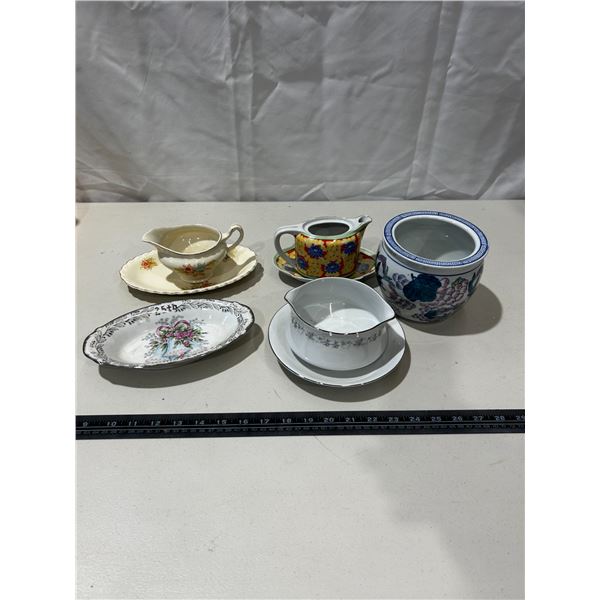 5 Assorted vintage dishes