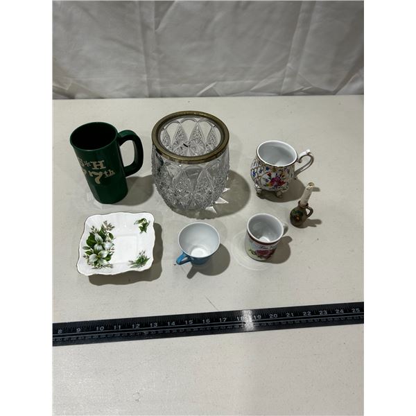 Assorted vintage dishes