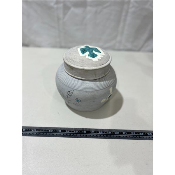 Decorative pot with lid