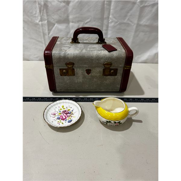 Vintage suitcase (no key) & 2 miscellaneous dishware