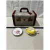 Image 1 : Vintage suitcase (no key) & 2 miscellaneous dishware