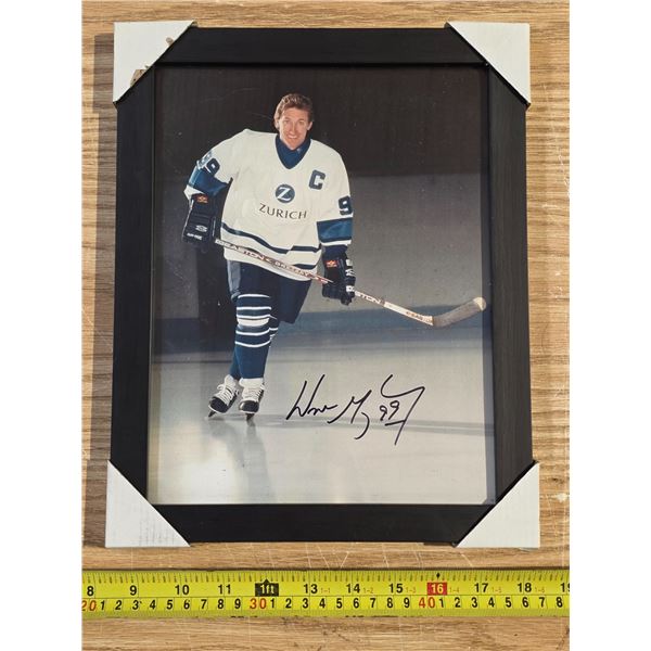 Wayne gretzky 1999 signed photo- 10" by 12"