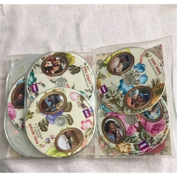 Keeping Up Appearances: 10 discs, 5 Seasons, Christmas Specials and 2 Bonus Buckets. Photos e-mailed