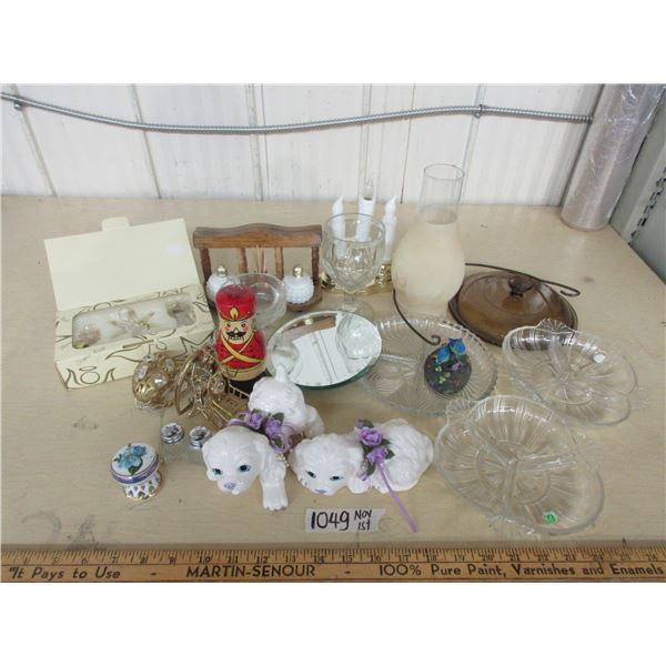 Dog Figures Salt and Pepper Stand Chimmes Misc.