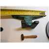 Image 5 : 1097.  VINTAGE JEWELER’S ANVIL AND HAMMER HH ON SIDE