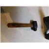 Image 7 : 1097.  VINTAGE JEWELER’S ANVIL AND HAMMER HH ON SIDE