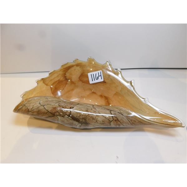 1164.  FOLDED SHELL DISH ARTGLASS