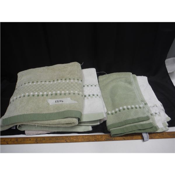 Set of (2) bath towels + 2 hand Towels