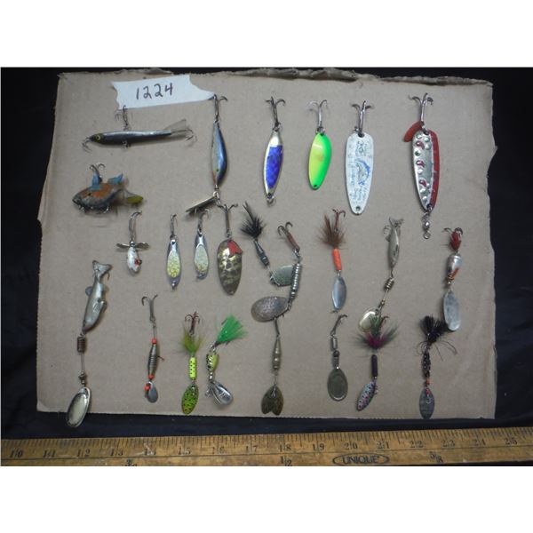 Lot of 23 Fishing Hooks