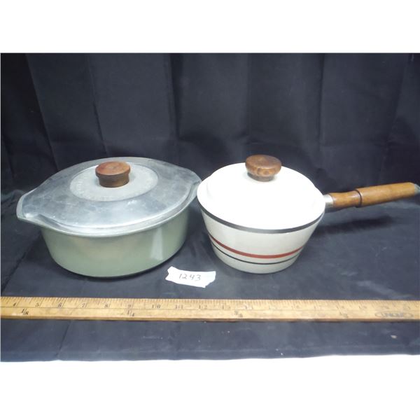 2 Cooking pots