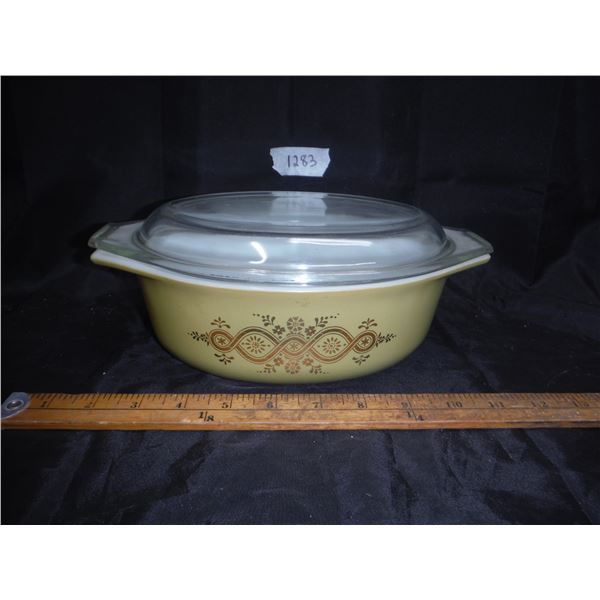 Pyrex ovel 043 , golden wreath, with lid