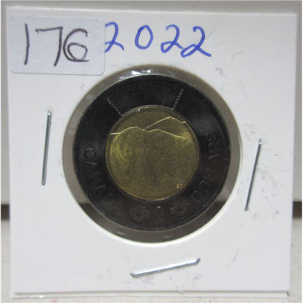 2022 canadian toonie, black rim, last of the queen