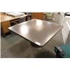 Image 1 : Lunchroom Table