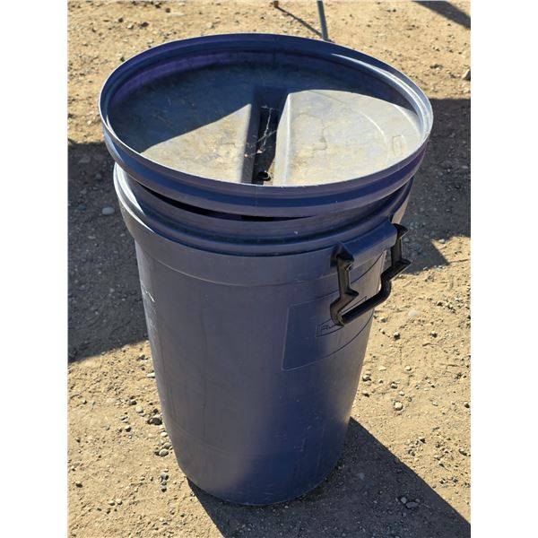 Garbage can