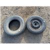 Image 2 : (2) Tires (1) Rubber Cooper Tire 104/10R (1) Rim Uniroyal P195/70R14