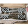 Image 2 : Tire locking chokes and garden shears