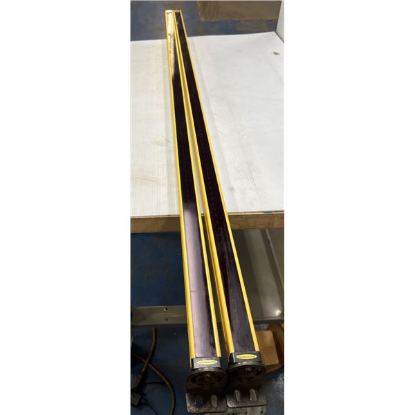 Lot of (2) Banner Light Bars #SLSR30-1500Q8 & #SLSE30-1500Q8